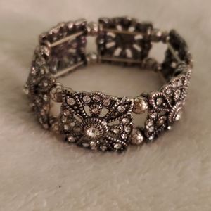 NWOT Gorgeous flower bracelet